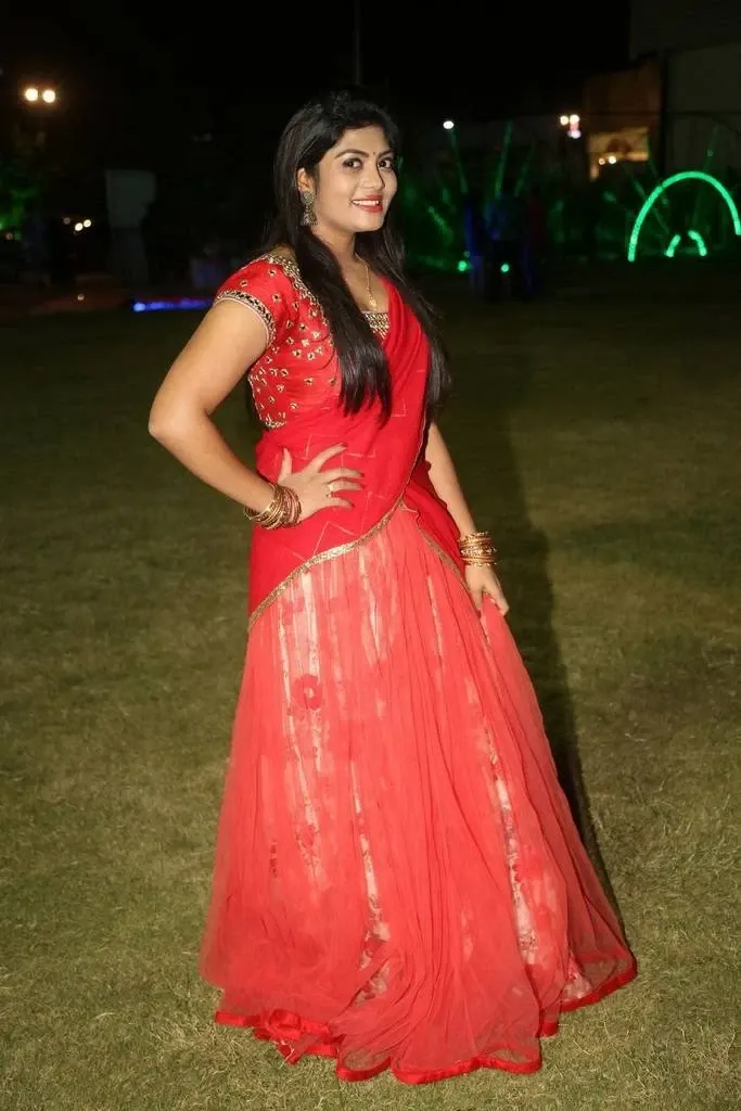 Glamorous Indian Girl Soumya Images In Red Saree